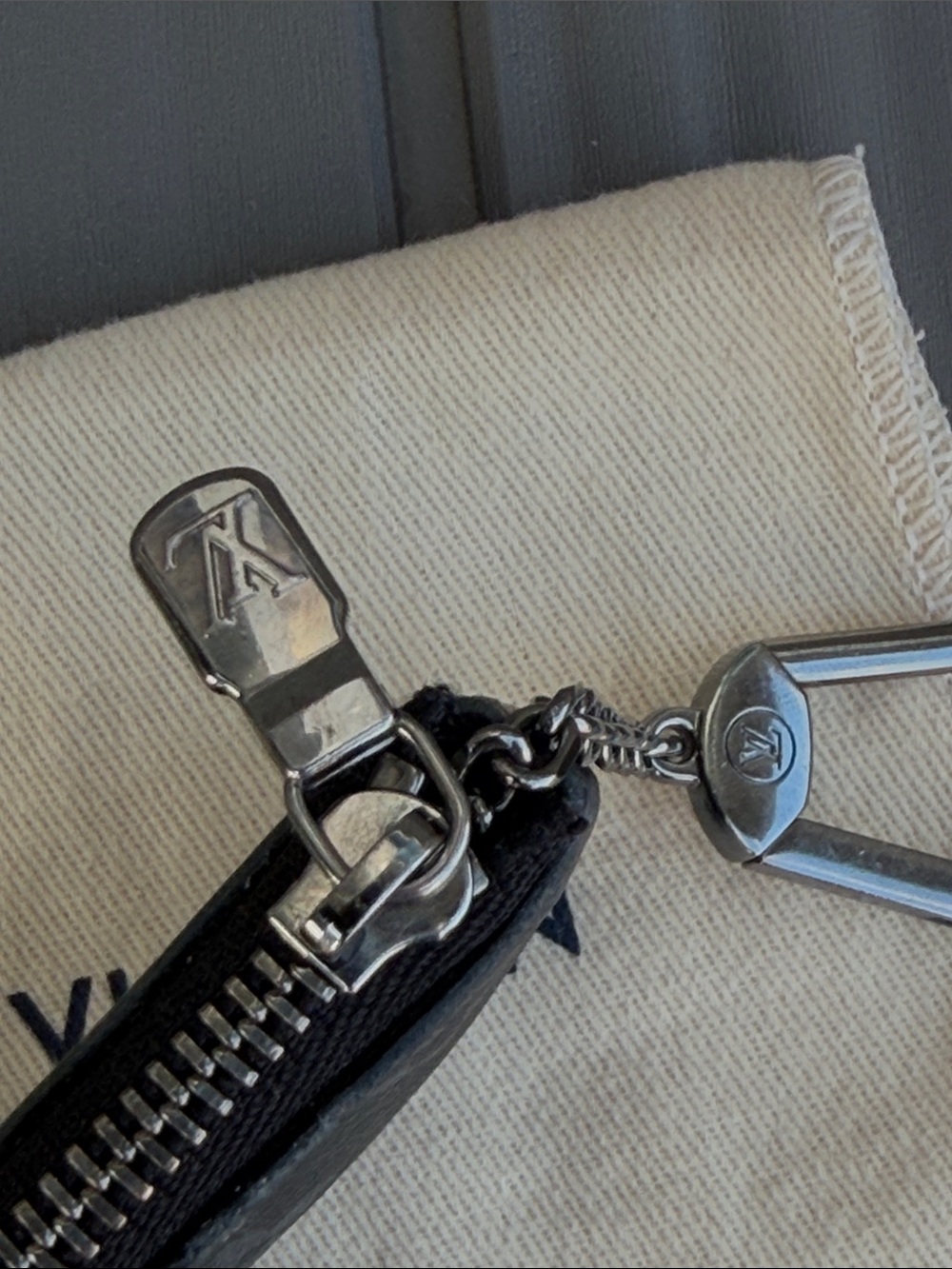 Louis Vuitton Eclipse Reverse Key Pouch with Silver Chain Clip - Picture 5 of 12